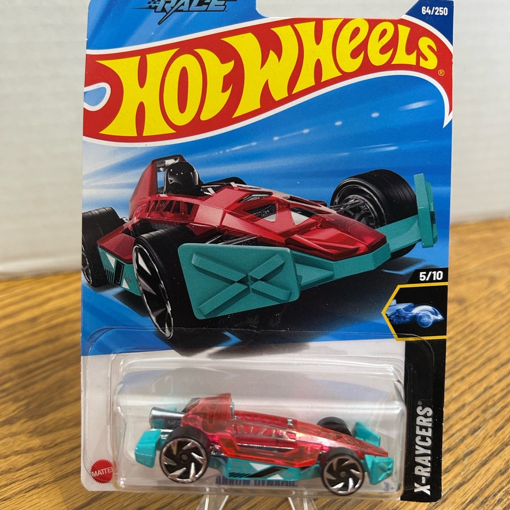 Hot Wheels - 2024 Arrow Dynamic 64/250; X-Raycers 5/10